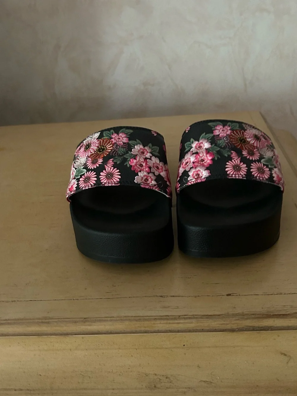 Johnny Was floral platform pool slide in size 8